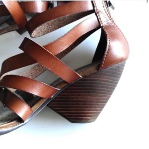 Blowfish strappy sandals heels size 8.5 WANT